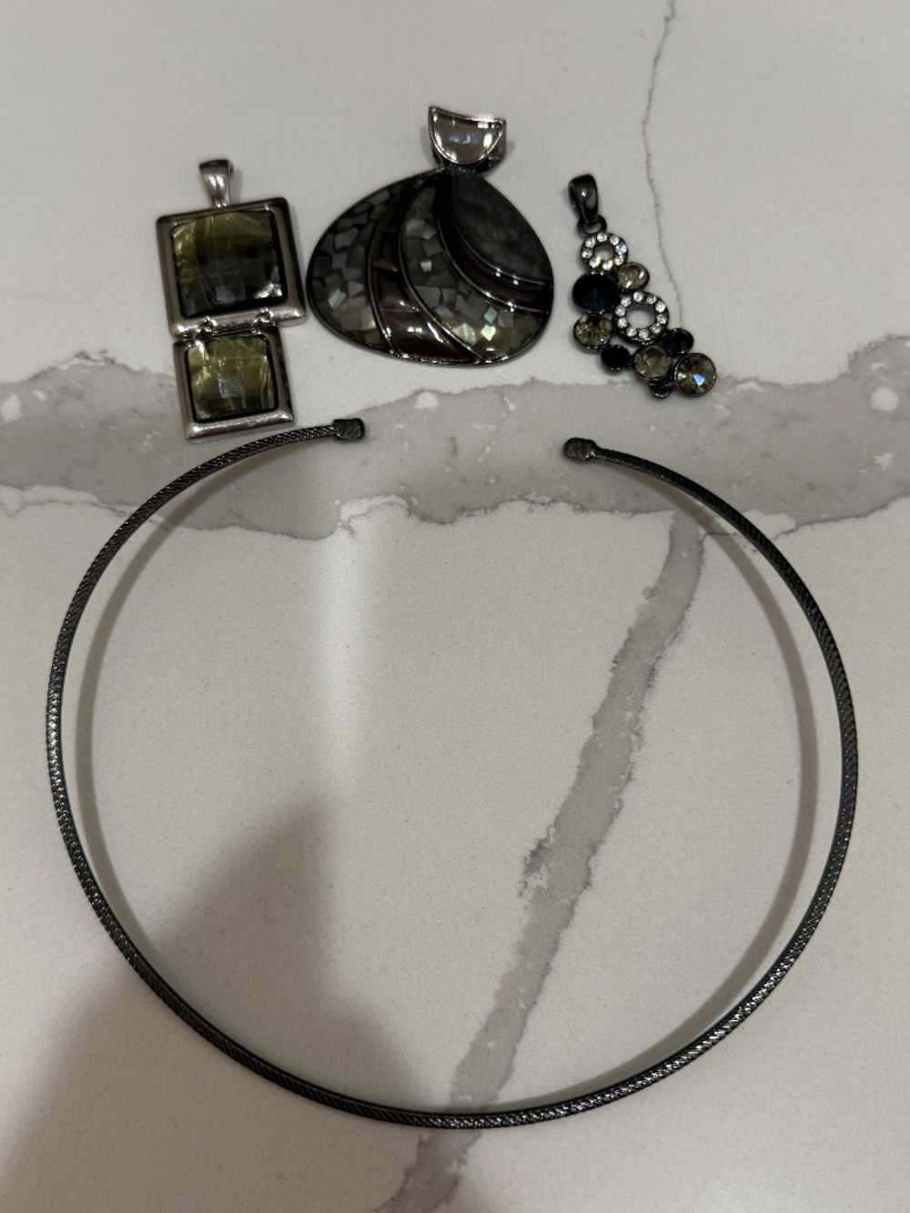 Lia Sophia Interchangeable Pendant Collar Necklace Set – Gunmetal Statement Jewe